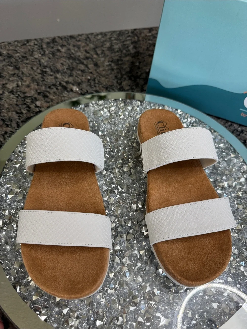 Cliffs by WHITE MOUNTAIN White Double-Strap Slide Sandals NEW 7